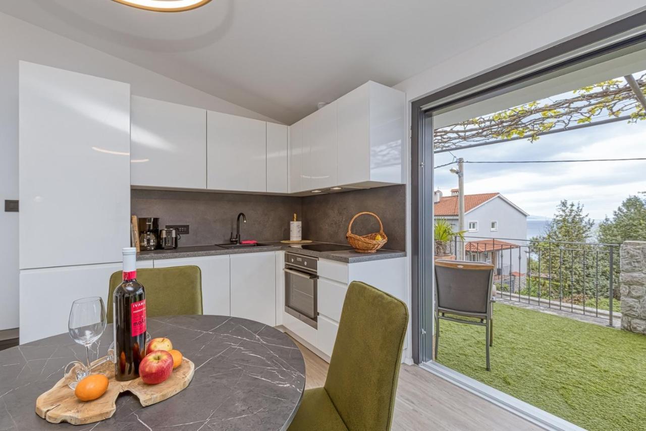 Kostabela - Sea View Apartment Рийека Екстериор снимка