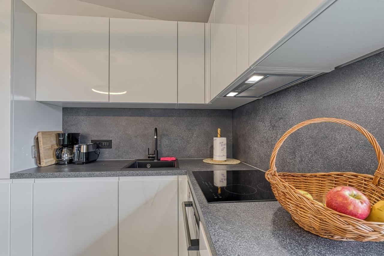 Kostabela - Sea View Apartment Рийека Екстериор снимка