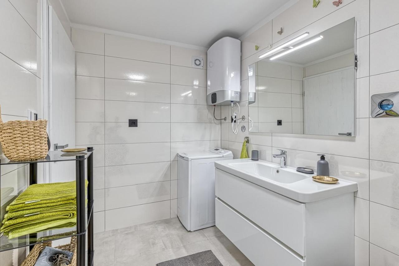 Kostabela - Sea View Apartment Рийека Екстериор снимка